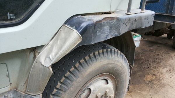 ขายรถบรรทุก 10 ล้อเทเลอร์ MITSUBISHI FN527TF 220 แรงม้า ราคา 800000