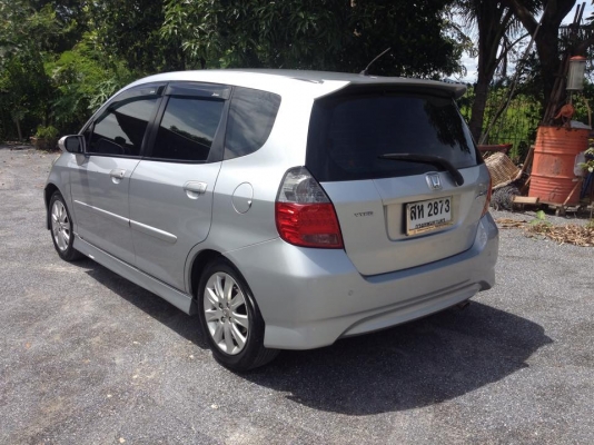 Honda jazz ป้ายแดง มือเดียวครับ