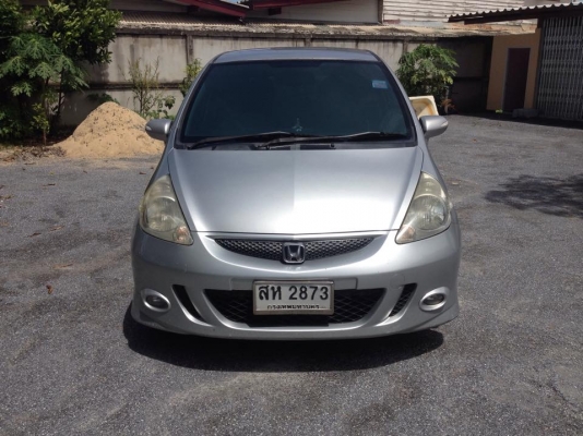 Honda jazz ป้ายแดง มือเดียวครับ