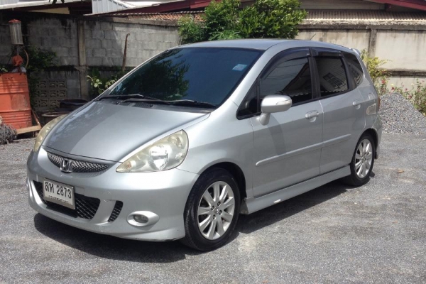 Honda jazz ป้ายแดง มือเดียวครับ
