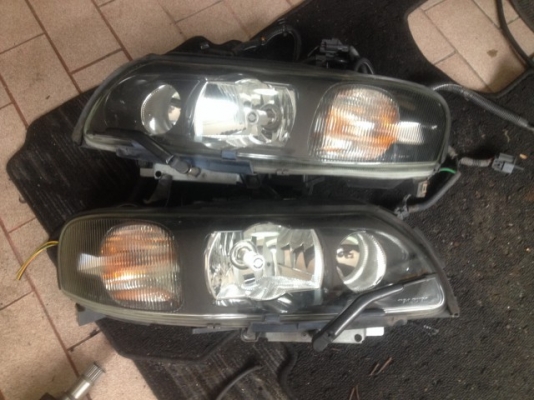 ไฟหน้า VOLVO V70 เป็นซีน่อนเเท้ของเก่าญี่ปุ่นสภาพสวยคู่ละ