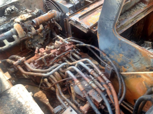 **330,000 บ.ต่อรอง/// แบคโฮ KOBELCO MARK-3 SK200 เก๋งเทา ตามสภาพ **ขายตัด KOBELCO SK200 MARK-3 เก๋งเทาแท้ แบคโฮ รุ่นพิมพ์นิยม ตามสภาพ ขายตัด/ขายเป็นอะไหล่ HYD.EXCAVATOR KOBELCO SK200 MARK-3 S/N.ซีเรียล YN-17338 เก๋งเทาแท้ เครื่อง/ปั้ม เดิมๆ ไฟฟ้าตัด ครับ