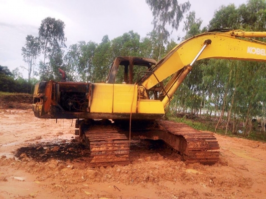 **330,000 บ.ต่อรอง/// แบคโฮ KOBELCO MARK-3 SK200 เก๋งเทา ตามสภาพ **ขายตัด KOBELCO SK200 MARK-3 เก๋งเทาแท้ แบคโฮ รุ่นพิมพ์นิยม ตามสภาพ ขายตัด/ขายเป็นอะไหล่ HYD.EXCAVATOR KOBELCO SK200 MARK-3 S/N.ซีเรียล YN-17338 เก๋งเทาแท้ เครื่อง/ปั้ม เดิมๆ ไฟฟ้าตัด ครับ