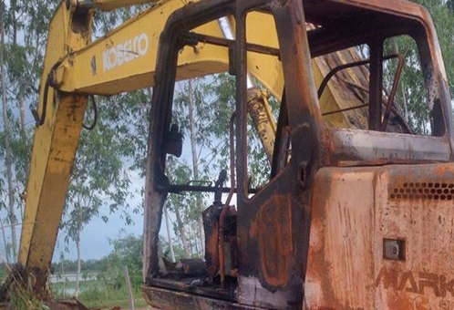 **330,000 บ.ต่อรอง/// แบคโฮ KOBELCO MARK-3 SK200 เก๋งเทา ตามสภาพ **ขายตัด KOBELCO SK200 MARK-3 เก๋งเทาแท้ แบคโฮ รุ่นพิมพ์นิยม ตามสภาพ ขายตัด/ขายเป็นอะไหล่ HYD.EXCAVATOR KOBELCO SK200 MARK-3 S/N.ซีเรียล YN-17338 เก๋งเทาแท้ เครื่อง/ปั้ม เดิมๆ ไฟฟ้าตัด ครับ