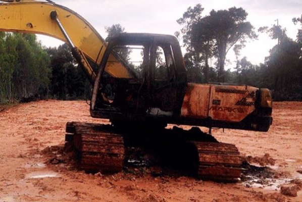 **330,000 บ.ต่อรอง/// แบคโฮ KOBELCO MARK-3 SK200 เก๋งเทา ตามสภาพ **ขายตัด KOBELCO SK200 MARK-3 เก๋งเทาแท้ แบคโฮ รุ่นพิมพ์นิยม ตามสภาพ ขายตัด/ขายเป็นอะไหล่ HYD.EXCAVATOR KOBELCO SK200 MARK-3 S/N.ซีเรียล YN-17338 เก๋งเทาแท้ เครื่อง/ปั้ม เดิมๆ ไฟฟ้าตัด ครับ