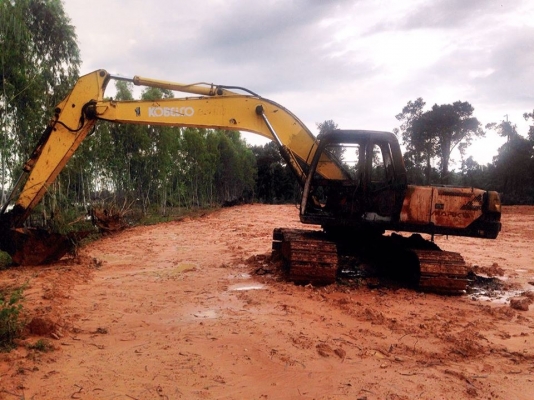 **330,000 บ.ต่อรอง/// แบคโฮ KOBELCO MARK-3 SK200 เก๋งเทา ตามสภาพ **ขายตัด KOBELCO SK200 MARK-3 เก๋งเทาแท้ แบคโฮ รุ่นพิมพ์นิยม ตามสภาพ ขายตัด/ขายเป็นอะไหล่ HYD.EXCAVATOR KOBELCO SK200 MARK-3 S/N.ซีเรียล YN-17338 เก๋งเทาแท้ เครื่อง/ปั้ม เดิมๆ ไฟฟ้าตัด ครับ