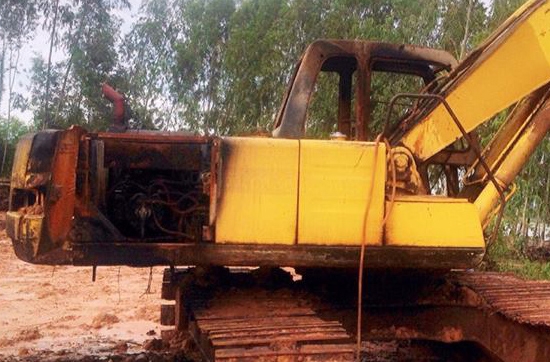 **330,000 บ.ต่อรอง/// แบคโฮ KOBELCO MARK-3 SK200 เก๋งเทา ตามสภาพ **ขายตัด KOBELCO SK200 MARK-3 เก๋งเทาแท้ แบคโฮ รุ่นพิมพ์นิยม ตามสภาพ ขายตัด/ขายเป็นอะไหล่ HYD.EXCAVATOR KOBELCO SK200 MARK-3 S/N.ซีเรียล YN-17338 เก๋งเทาแท้ เครื่อง/ปั้ม เดิมๆ ไฟฟ้าตัด ครับ