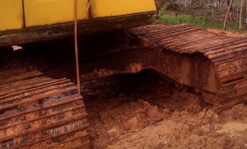 **330,000 บ.ต่อรอง/// แบคโฮ KOBELCO MARK-3 SK200 เก๋งเทา ตามสภาพ **ขายตัด KOBELCO SK200 MARK-3 เก๋งเทาแท้ แบคโฮ รุ่นพิมพ์นิยม ตามสภาพ ขายตัด/ขายเป็นอะไหล่ HYD.EXCAVATOR KOBELCO SK200 MARK-3 S/N.ซีเรียล YN-17338 เก๋งเทาแท้ เครื่อง/ปั้ม เดิมๆ ไฟฟ้าตัด ครับ