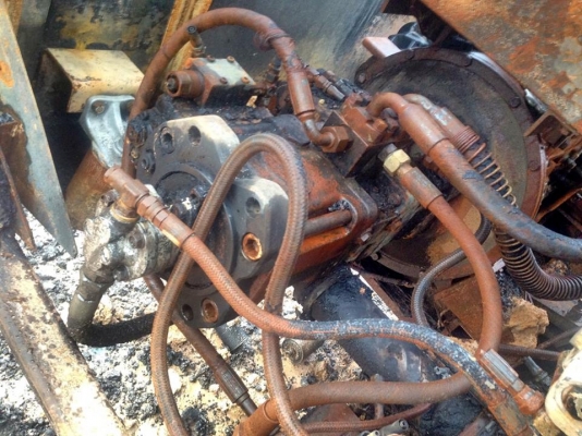 **330,000 บ.ต่อรอง/// แบคโฮ KOBELCO MARK-3 SK200 เก๋งเทา ตามสภาพ **ขายตัด KOBELCO SK200 MARK-3 เก๋งเทาแท้ แบคโฮ รุ่นพิมพ์นิยม ตามสภาพ ขายตัด/ขายเป็นอะไหล่ HYD.EXCAVATOR KOBELCO SK200 MARK-3 S/N.ซีเรียล YN-17338 เก๋งเทาแท้ เครื่อง/ปั้ม เดิมๆ ไฟฟ้าตัด ครับ