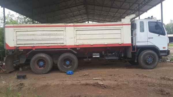 ขายรถบรรทุกสิบล้อดั๊ม