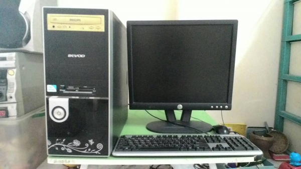 คอมพิวเตอร์ตั้งโต๊ะ ยกชุด ใช้งานได้ปกติ จอ 19 นิ้ว