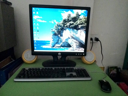 คอมพิวเตอร์ตั้งโต๊ะ ยกชุด ใช้งานได้ปกติ จอ 19 นิ้ว