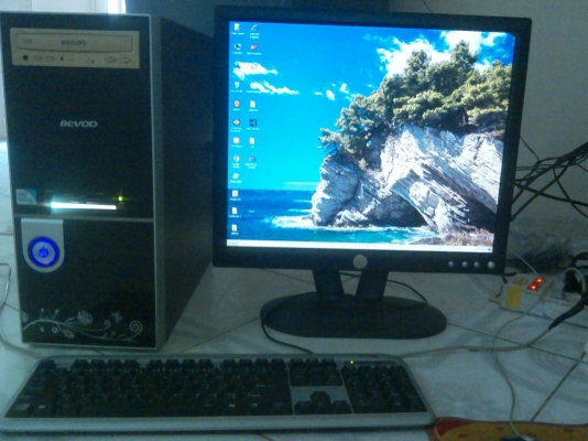 คอมพิวเตอร์ตั้งโต๊ะ ยกชุด ใช้งานได้ปกติ จอ 19 นิ้ว