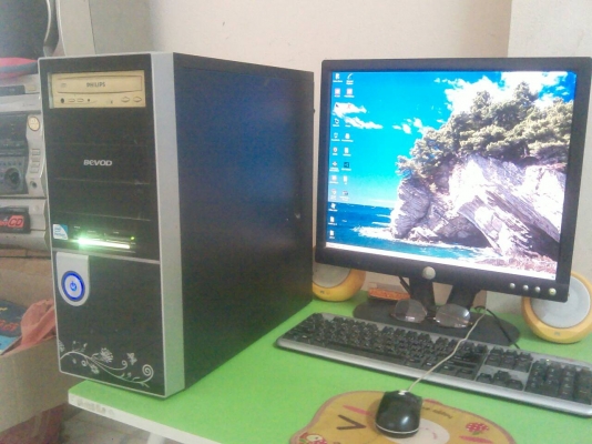 คอมพิวเตอร์ตั้งโต๊ะ ยกชุด ใช้งานได้ปกติ จอ 19 นิ้ว