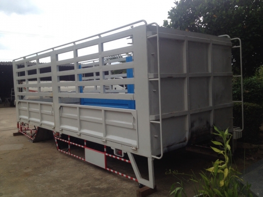 ขายกะบะ 6 ล้อ สภาพสวย ยาว 6. เมตรกว่า กว้าง2.45เมตร