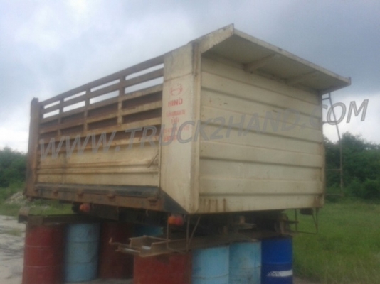 กระบะดัมพ์สามมิตร ยาว 4 เมตร กว้าง 2.10 เมตร มีปั๊มเกียร์ฝากครบ