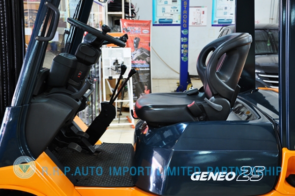 ขายรถโฟล์คลิฟท์มือสอง TOYOTA รุ่น7FD25 ราคา xxx,xxx บาท นำเข้าจากประเทศญี่ปุ่น 100\% ไม่เคยใช้งานในไทย