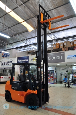 ขายรถโฟล์คลิฟท์มือสอง TOYOTA รุ่น7FD25 ราคา xxx,xxx บาท นำเข้าจากประเทศญี่ปุ่น 100\% ไม่เคยใช้งานในไทย