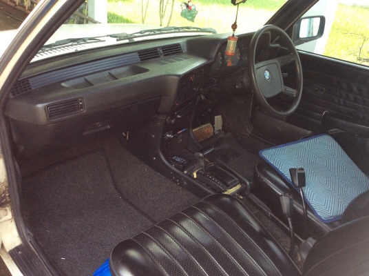 ขายรถ คลาสสิค BMW E21 316 2ประตู ปี82 เครื่องเดิม 1.8 เกียร์ออโต้ ภายในสวยเดิมมากเบาะหนังแท้เดิมๆสวยสะอาด ตัวถังเดิมๆอุปกรณ์เดิมทั้งคัน แม็กเดิมๆ รถขับได้นะครับ เอกสารพร้อม ภาษีขาดต่อ รถ2ประตูหายากครับ ขายถูกครับ