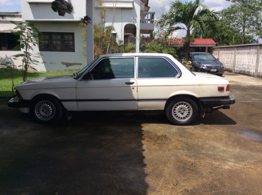 ขายรถ คลาสสิค BMW E21 316 2ประตู ปี82 เครื่องเดิม 1.8 เกียร์ออโต้ ภายในสวยเดิมมากเบาะหนังแท้เดิมๆสวยสะอาด ตัวถังเดิมๆอุปกรณ์เดิมทั้งคัน แม็กเดิมๆ รถขับได้นะครับ เอกสารพร้อม ภาษีขาดต่อ รถ2ประตูหายากครับ ขายถูกครับ