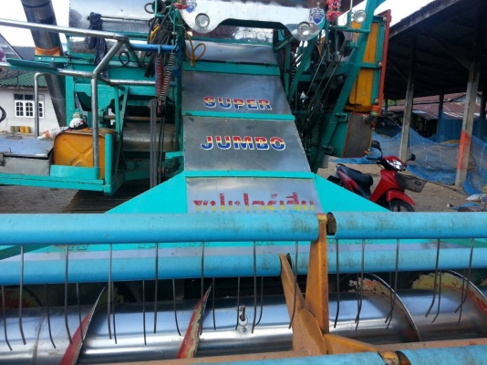 ขายรถเกี่ยวไทยเจริญ อุ้ม2.5ตัน เครื่องฮีโน่240 ปั้มคู่23 ตัวเดิน12