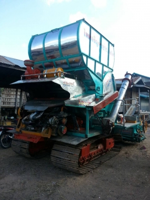 ขายรถเกี่ยวไทยเจริญ อุ้ม2.5ตัน เครื่องฮีโน่240 ปั้มคู่23 ตัวเดิน12