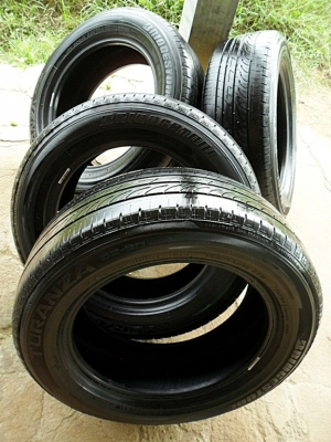 ยางขอบ15 บริดสโตน195-60-R15ลงพื้นปลายปี13 (4เส้น 2,900บ)