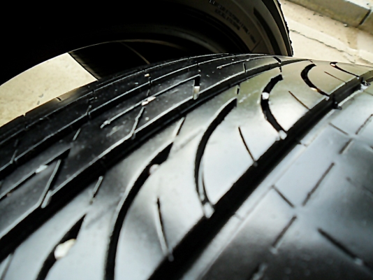 ยางขอบ15 บริดสโตน195-60-R15ลงพื้นปลายปี13 (4เส้น 2,900บ)