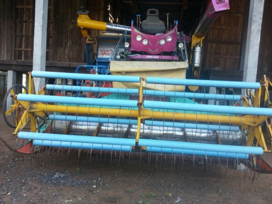 ขายรถเกี่ยวไทยเจริญ อุ้ม2ตัน เครื่องฮีโน่ 210เทอร์โบ ปั้มคู่22 ตัวเดิน12