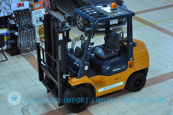 ขายรถโฟล์คลิฟท์มือสอง TOYOTA รุ่น 7FG30 ราคา 355,000 บาท นำเข้าจากประเทศญี่ปุ่น 100\% ไม่เคยใช้งานในไทย