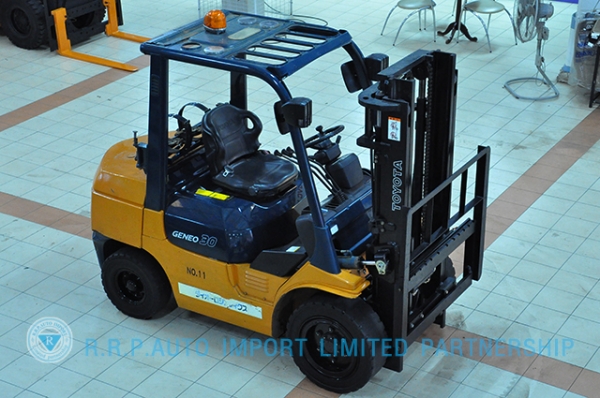 ขายรถโฟล์คลิฟท์มือสอง TOYOTA รุ่น 7FG30 ราคา 355,000 บาท นำเข้าจากประเทศญี่ปุ่น 100\% ไม่เคยใช้งานในไทย