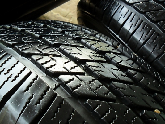 ยางขอบ17กระบะสูง มิชลิน 265-65R17ลงพื้นกลางปี13 (4เส้น 3,400บ)ดอกตรึม