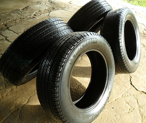 ยางขอบ17 มิชลิน 225-65-R17ลงพื้นปี13 (4เส้น 3,200บ)