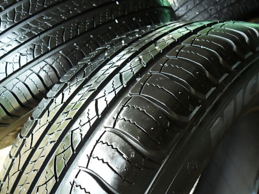 ยางขอบ17 มิชลิน 225-65-R17ลงพื้นปี13 (4เส้น 3,200บ)