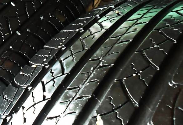 ยางขอบ17 มิชลิน 225-65-R17ลงพื้นปี13 (4เส้น 3,200บ)