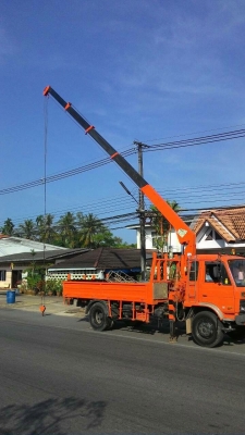 รถนิสสัน 6 ล้อ UD ติดเครน  3.5 ตัน.  180 แรงม้า. ปี 36     สนใจติดต่อ  081 - 6079515