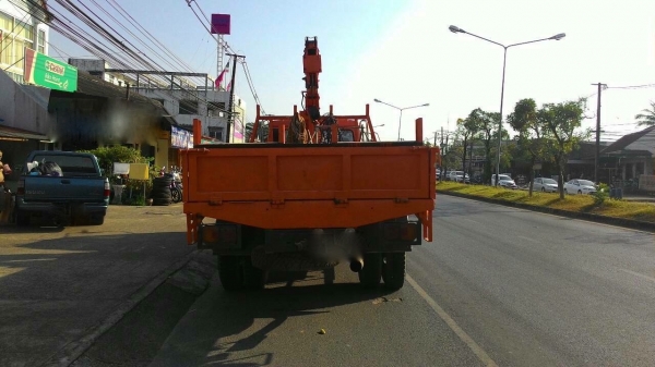 รถนิสสัน 6 ล้อ UD ติดเครน  3.5 ตัน.  180 แรงม้า. ปี 36     สนใจติดต่อ  081 - 6079515