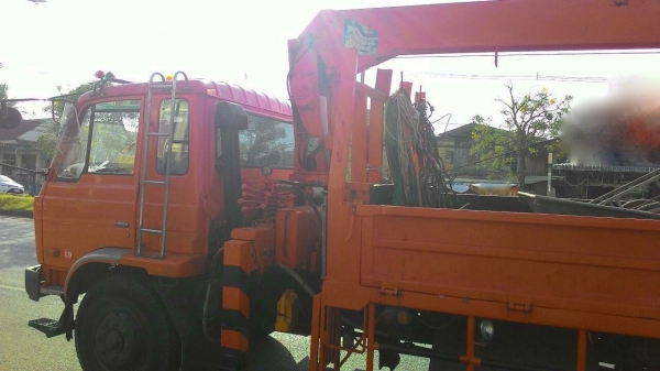 รถนิสสัน 6 ล้อ UD ติดเครน  3.5 ตัน.  180 แรงม้า. ปี 36     สนใจติดต่อ  081 - 6079515