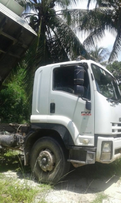 รถอีซูซุ 10 ล้อดั้ม FXZ  300 แรงม้า ปี 52. ( รถวิ่ง 15x,xxx กว่า กม. )     สนใจติดต่อ  081 - 6079515