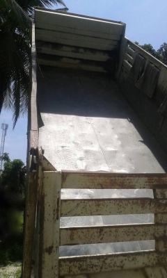 รถอีซูซุ 10 ล้อดั้ม FXZ  300 แรงม้า ปี 52. ( รถวิ่ง 15x,xxx กว่า กม. )     สนใจติดต่อ  081 - 6079515