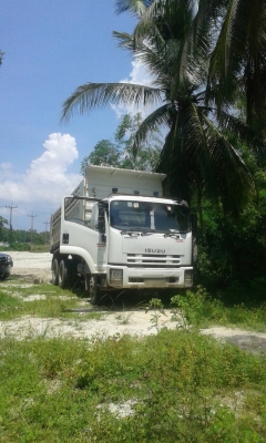 รถอีซูซุ 10 ล้อดั้ม FXZ  300 แรงม้า ปี 52. ( รถวิ่ง 15x,xxx กว่า กม. )     สนใจติดต่อ  081 - 6079515