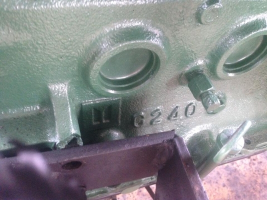 ขายเครื่องอีซูซุC240 พร้อมเกียร์โฟคลิฟพร้อมใช้งานครับ ขาย 38000 บาทครับ