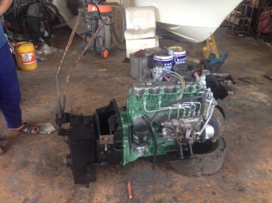 ขายเครื่องอีซูซุC240 พร้อมเกียร์โฟคลิฟพร้อมใช้งานครับ ขาย 38000 บาทครับ