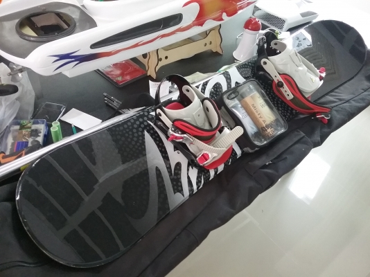 ขายบอรด์ พร้อมสเปรคลีนเนอร์และแว็คขัดและแท่งไม้ก็อกรองบอร์ด