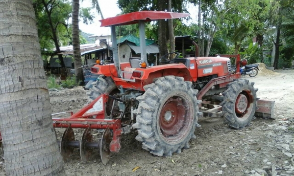 ""ขายครับ รถไถ""" KUBOTA - M5000SU  ปี50 ยางใหม่ 4 เส้น อุปกรณ์ 3 ชิ้น 1. ผาน6 2. ผานดัน 3.โลตารี่ เอกสารเล่มทะเบียน