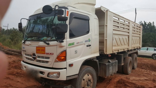 รถฮีโน่  10  ล้อดั้ม FM2P  380  แรงม้า.  ปี 56  ( ขายแม่ , ลูก )    สนใจติดต่อ  081 - 6079515