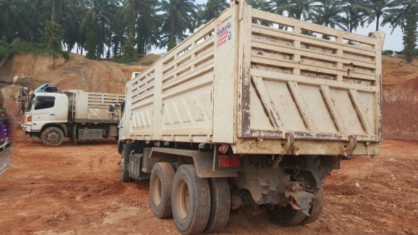 รถฮีโน่  10  ล้อดั้ม FM2P  380  แรงม้า.  ปี 56  ( ขายแม่ , ลูก )    สนใจติดต่อ  081 - 6079515