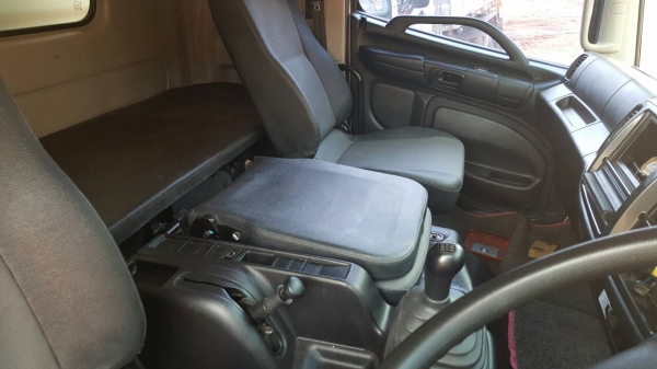 รถฮีโน่  10  ล้อดั้ม FM2P  380  แรงม้า.  ปี 56  ( ขายแม่ , ลูก )    สนใจติดต่อ  081 - 6079515