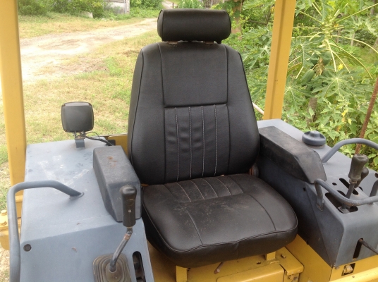 ขายรถแทรกเตอร์  KOMATSU D37 P (6D95)