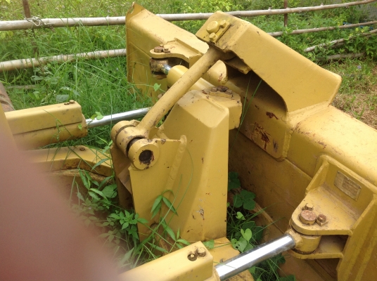 ขายรถแทรกเตอร์  KOMATSU D37 P (6D95)